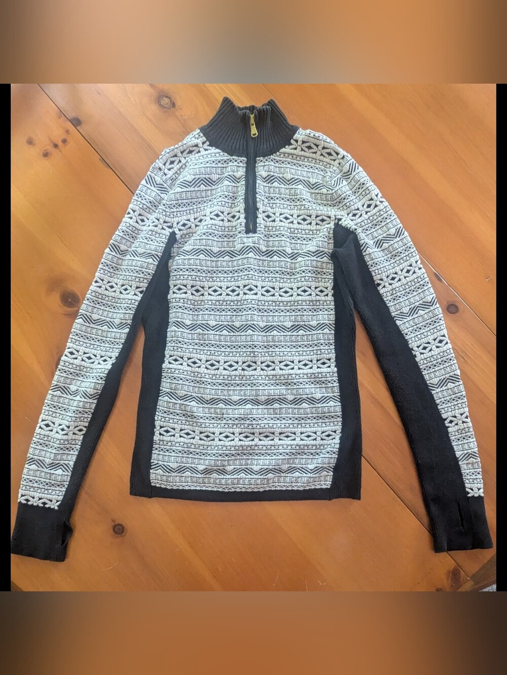 Skyr Quarter Zip Sweater Medium